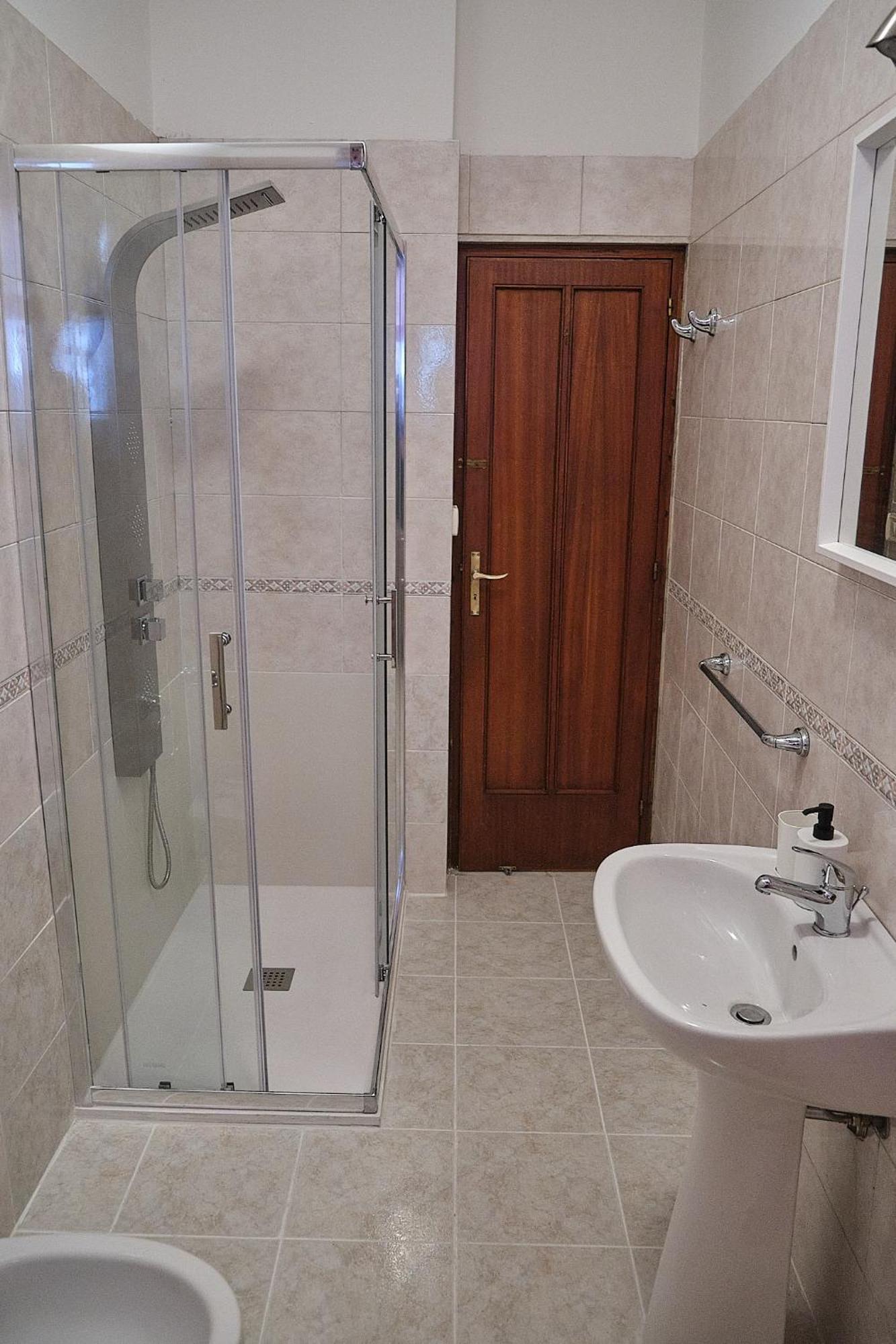 Kamila Guest House Bari Bilik gambar