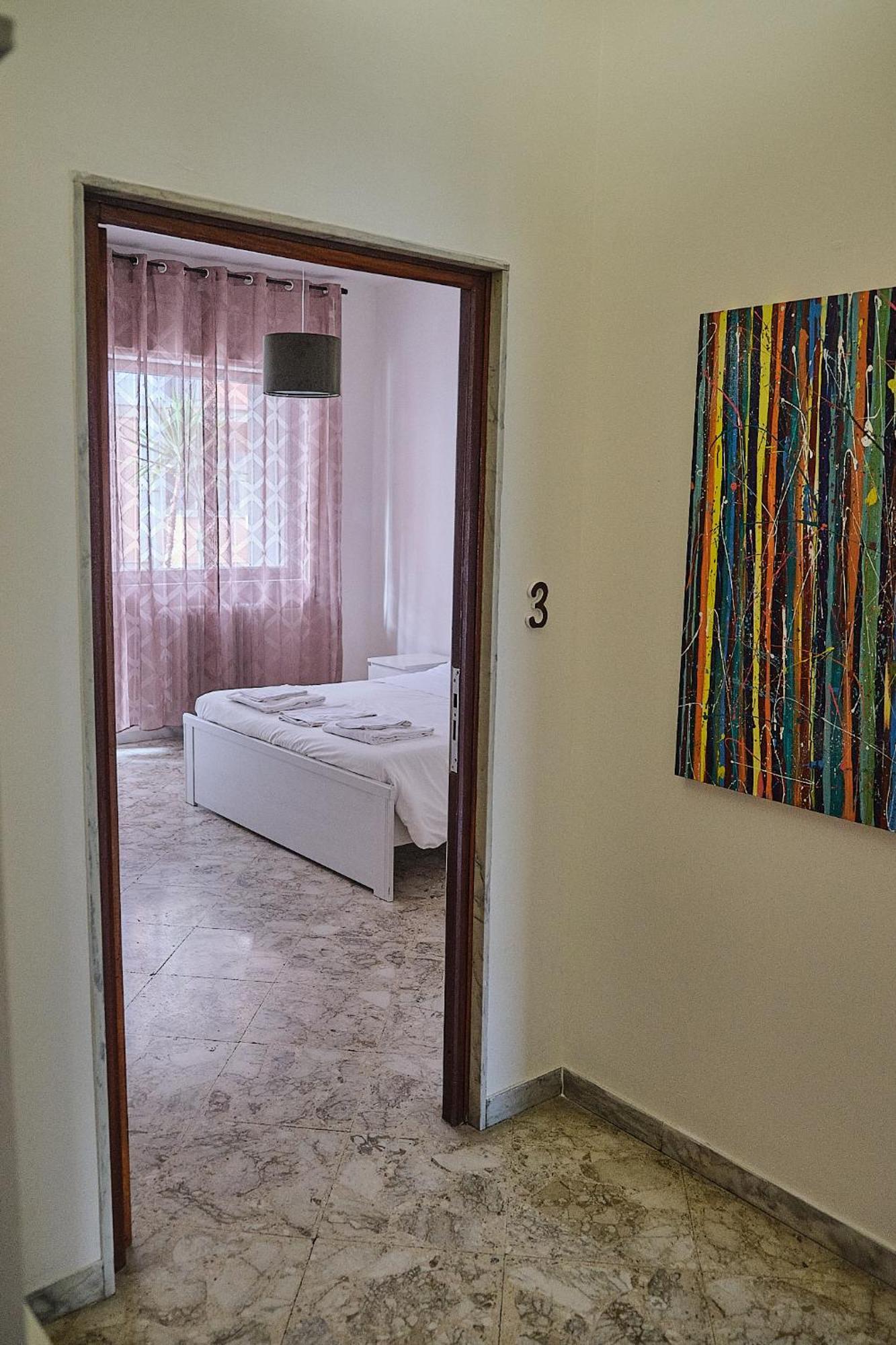 Kamila Guest House Bari Bilik gambar